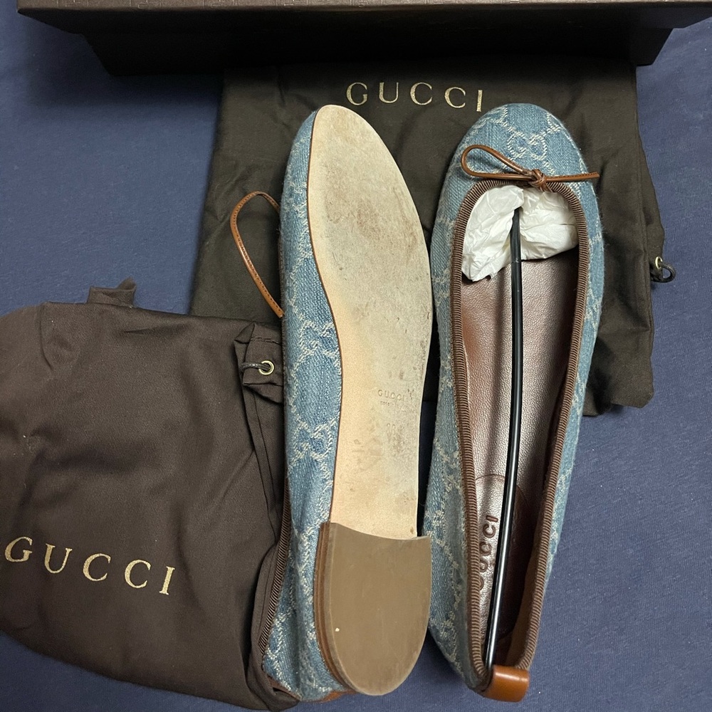 Gucci logo canvas flats